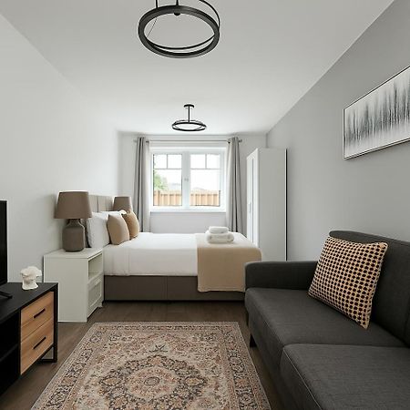 Bright Private Rooms - Peaceful Morden Location Лондон Экстерьер фото